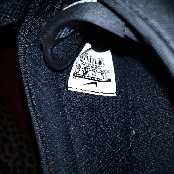 NIKE BLACK SNEAKERS SHOES 7.5 OR 8 WOMEN'S RUNS A LIL BIGGER LIKE NEW - Picture 7 of 7